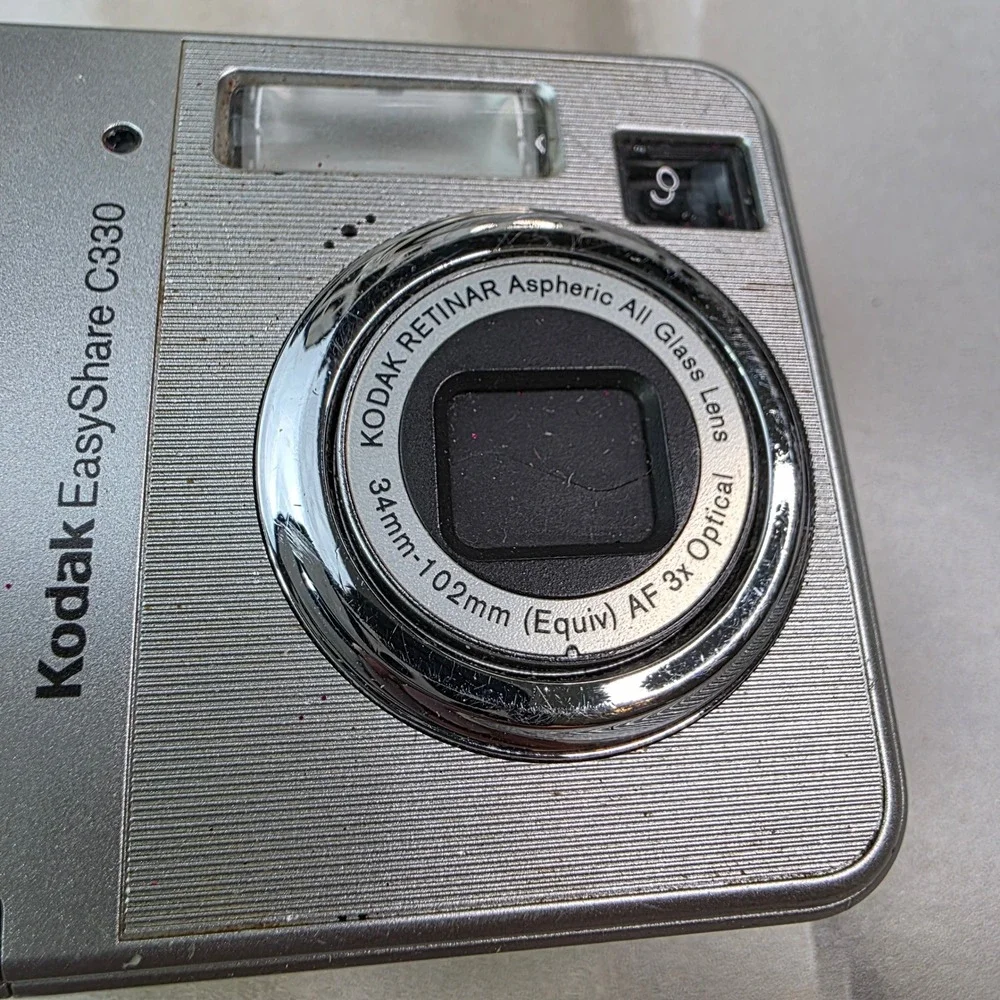 Kodak EasyShare C330 Silver Digital Camera 4.0MP 3x Optical Zoom Retinar Lens S3